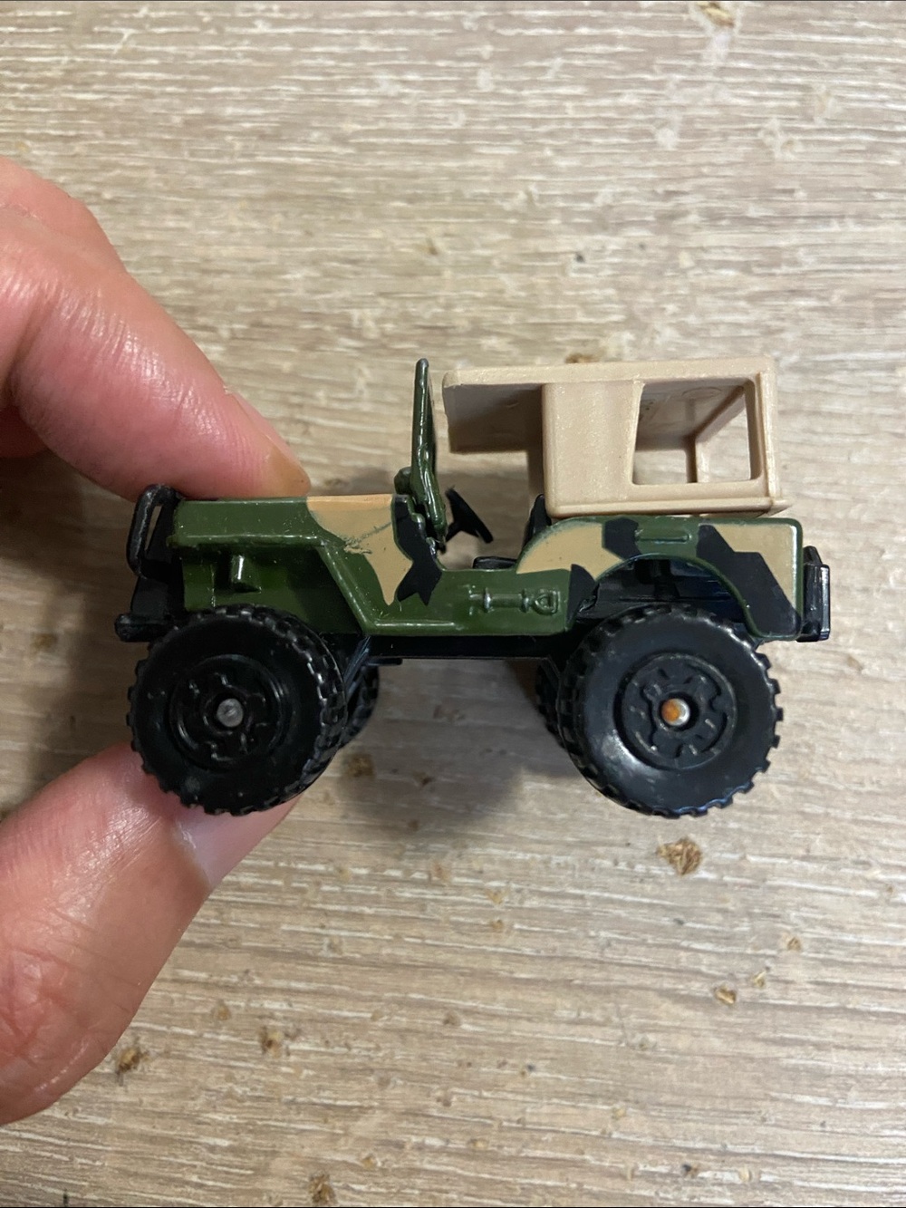 Vintage 1981 Matchbox 4x4 Jeep mb20 Military Camoflauge Olive Tan Roof NM Macau - Picture 2 of 5